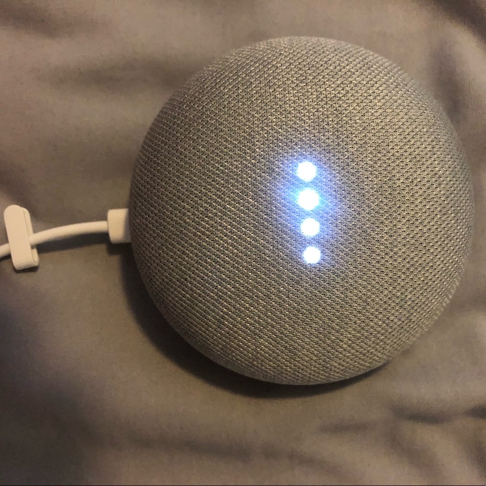 Google Home Mini - Picture 3 of 5